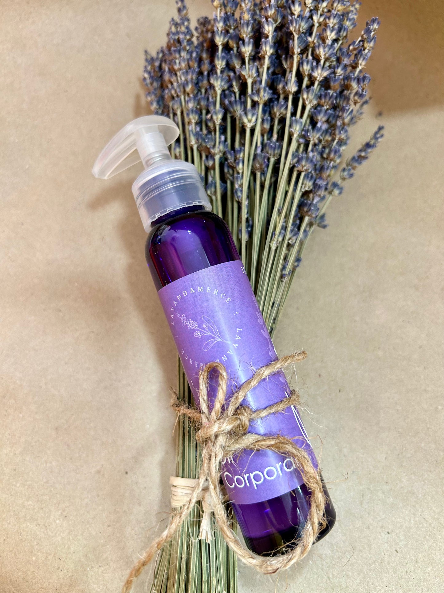 pack regalo, con ramillete de lavanda natural seca con aceite corporal hidratante de lavanda