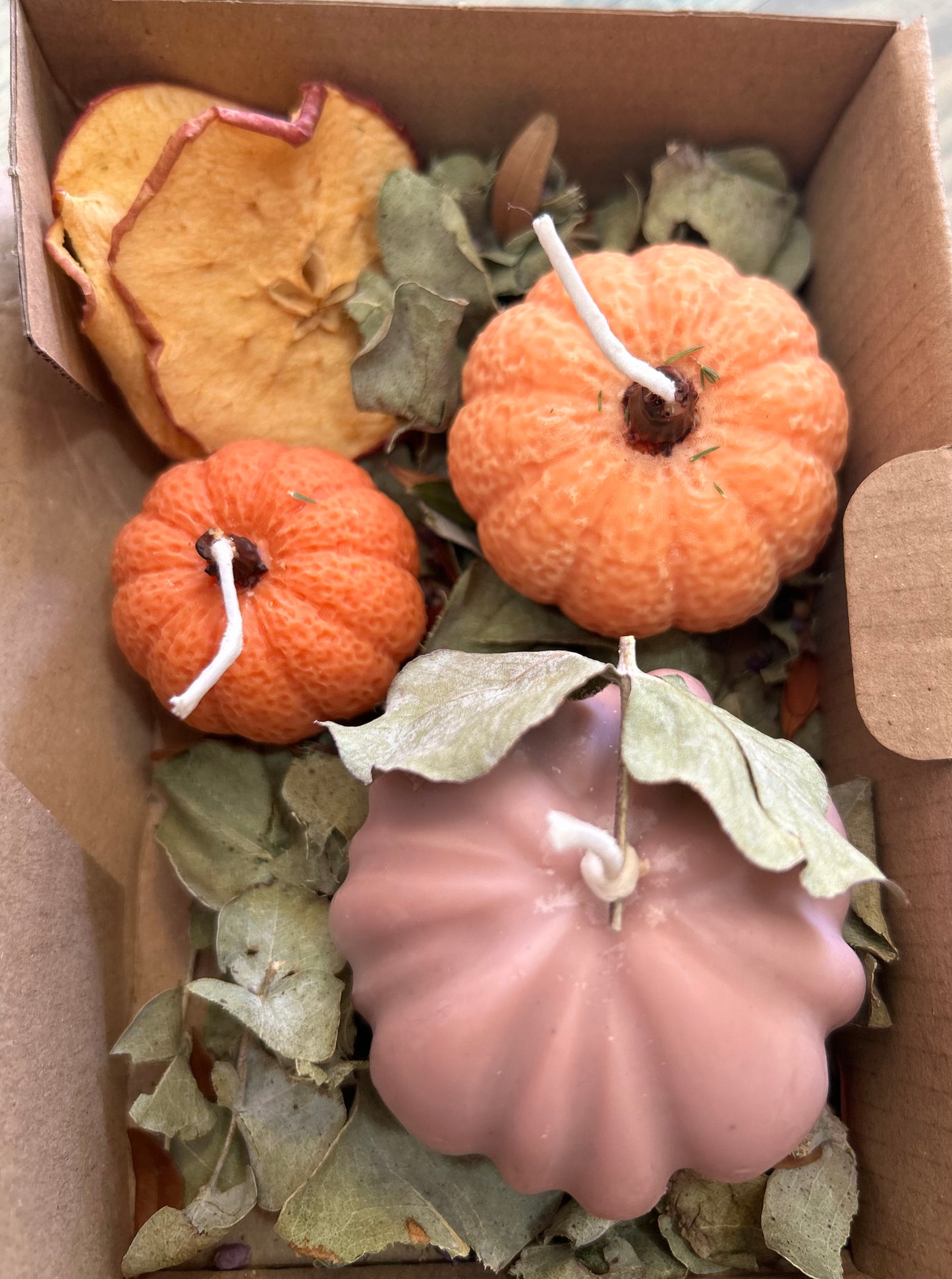 Caja regalo con velas de soja diseño calabazas