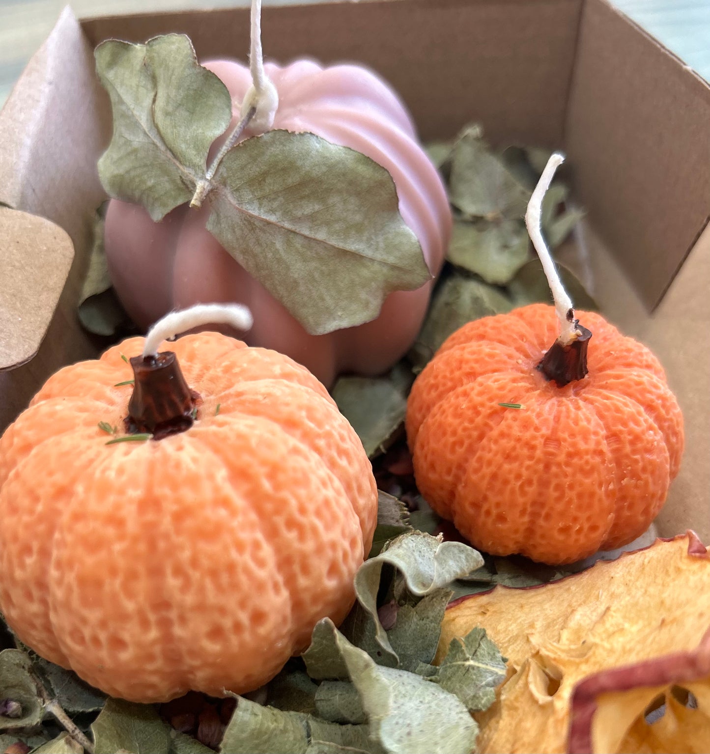 Caja regalo con velas de soja diseño calabazas